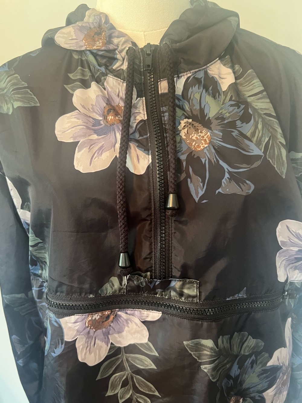 Thread And Supply Floral Windbreaker Womens Jacket Large Black Floral Hood - Picture 2 of 8